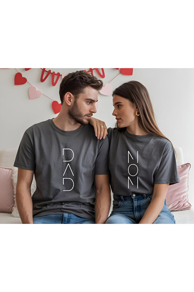 تي شيرت MOM and DAD مطبوع مكون من قطعتين برقبة دائرية P قطن u