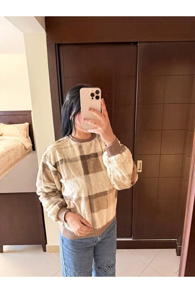 Warm plaid sweater - 1