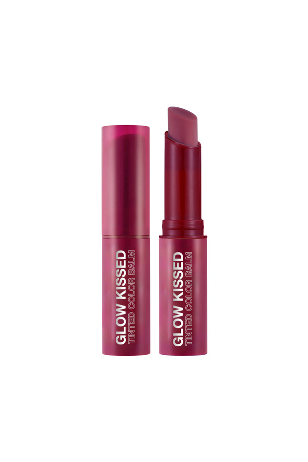 Colored lip balm with luminous effect