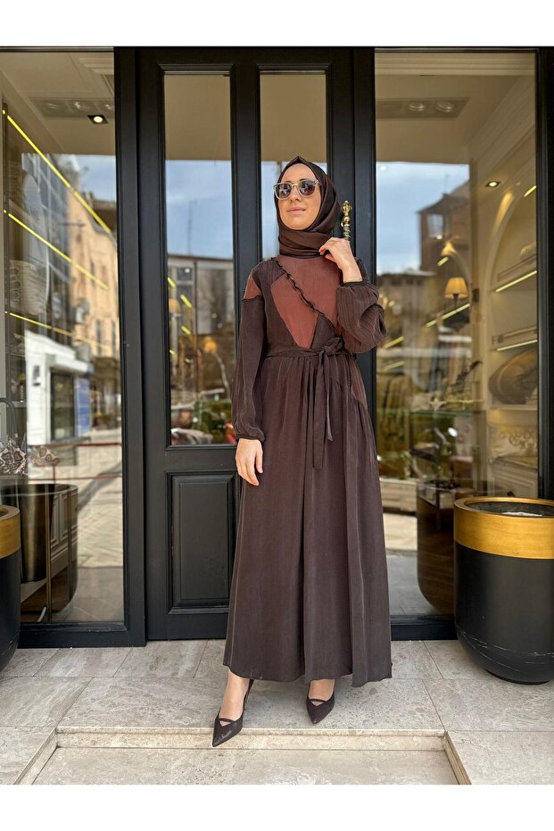 فستان غير متماثل بحزام مرقَّع 39801