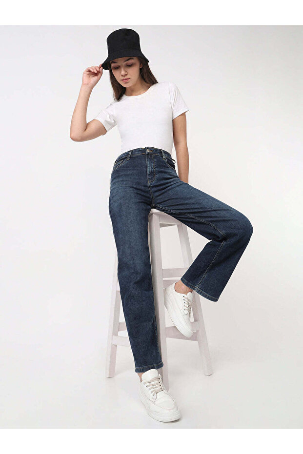 HIGHRISE STRAIGHT JEANS