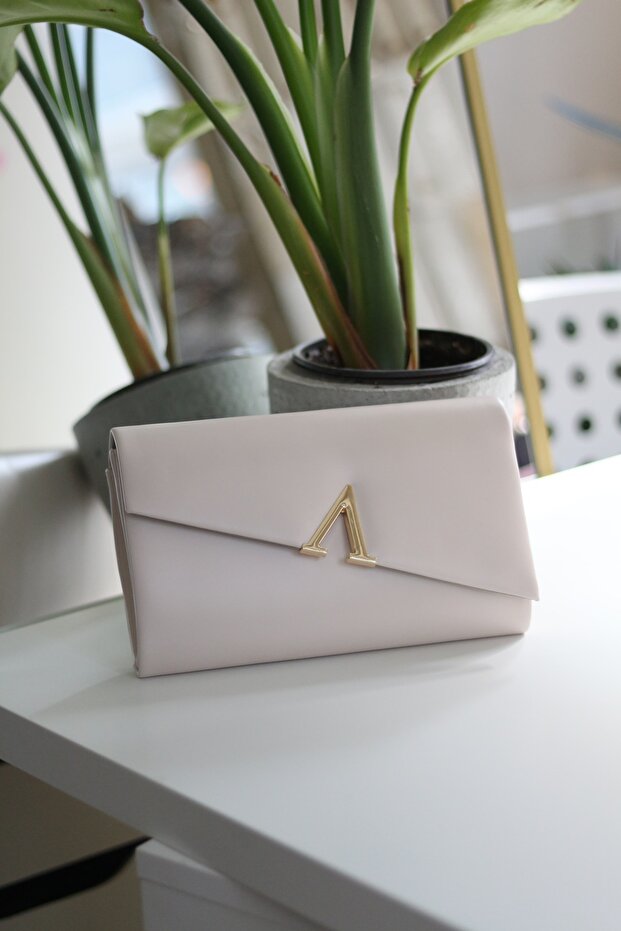Women's Cream V-Accessories Chain Shoulder Bag