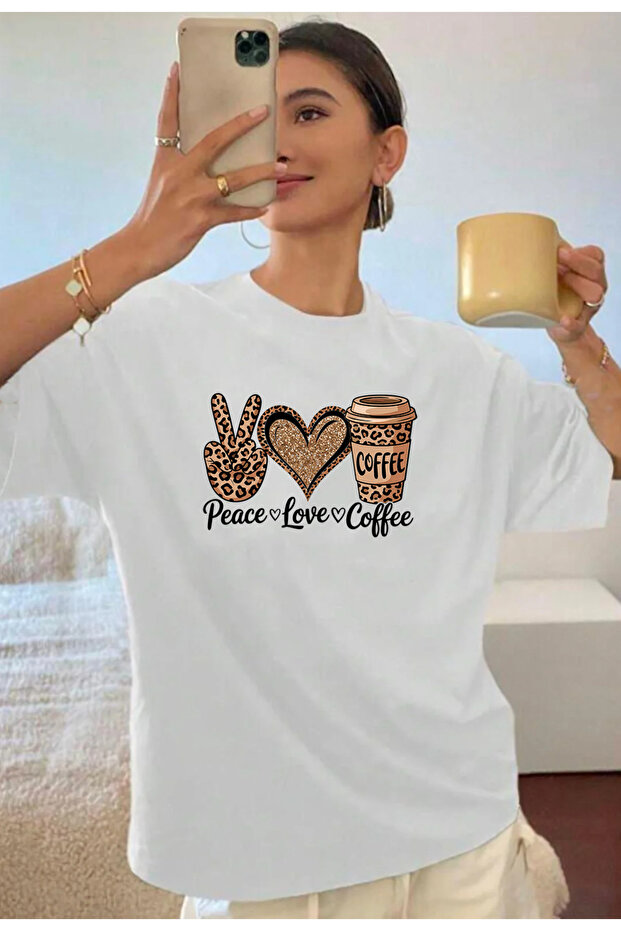 تيشيرت PEACE LOVE COFFEE مطبوع ذو ياقة دائرية وأكمام قصيرة من القطن الممشط