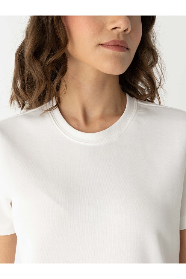 Timeless Basic T-shirt - 2