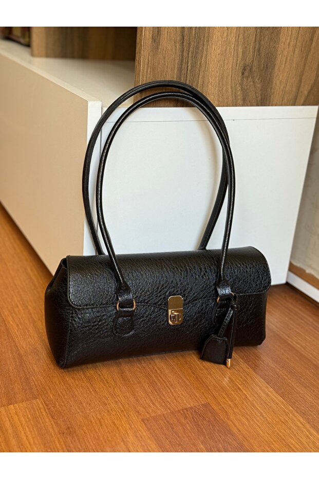 Charm Detailed Stylish Women's Shoulder Bag