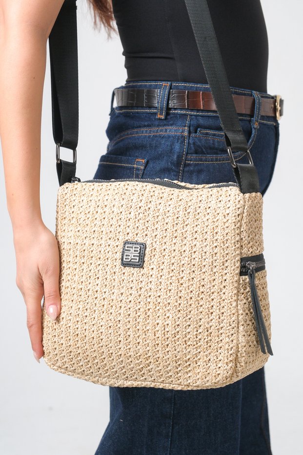 Women's Straw Knitted Zippered Daily Shoulder Bag and Crisscross Straps Bag Beige