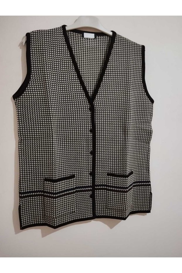 Superior Quality, Steel Knitted, 30% Wool Pieces, 2 Pocketed , Resistant to Pilling and Fraying, Modern Mother Vest