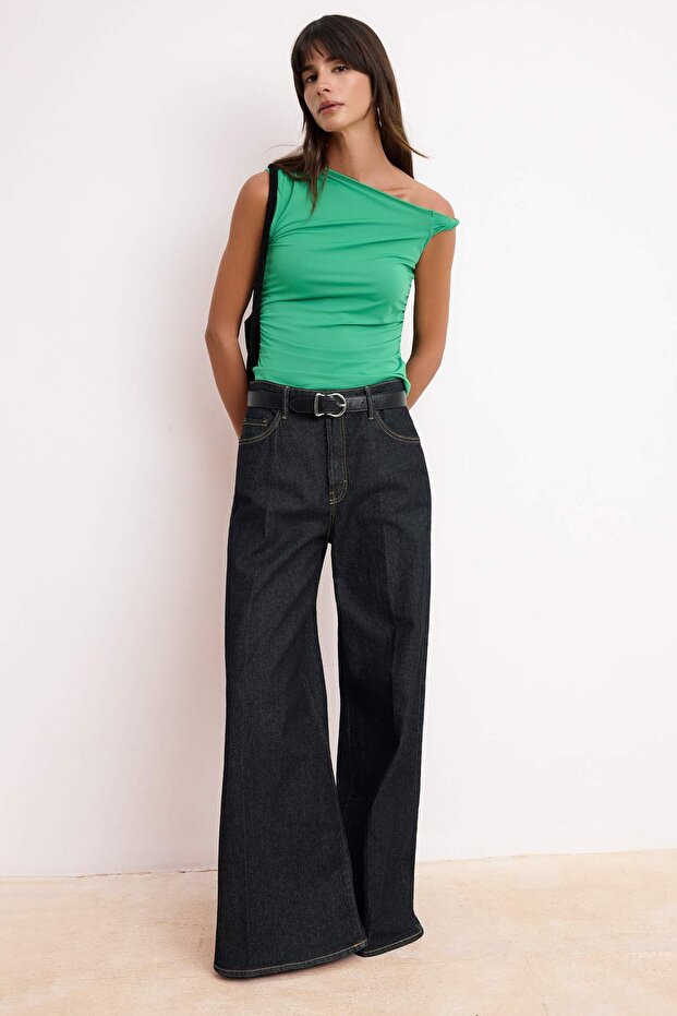 Yeşil Asimetrik Yaka Büzgü/Drape Detaylı Fitted/Vücuda Oturan Örme Bluz TWOSS25BZ00279 - 2
