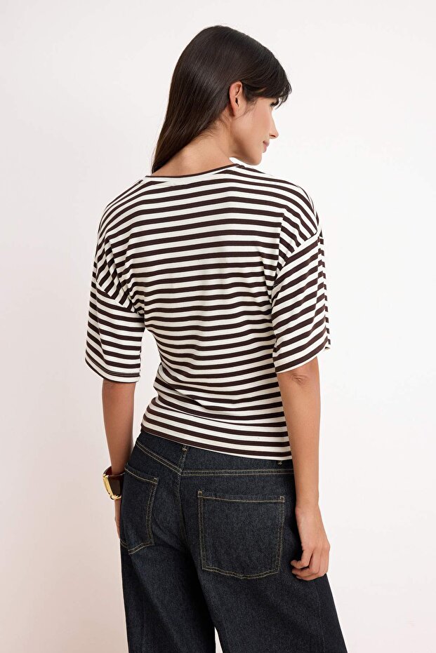 Kahverengi Çizgili Fitted/Bele Oturan Truvakar Yumuşak Örme T-Shirt TWOSS26TS00060 - 4