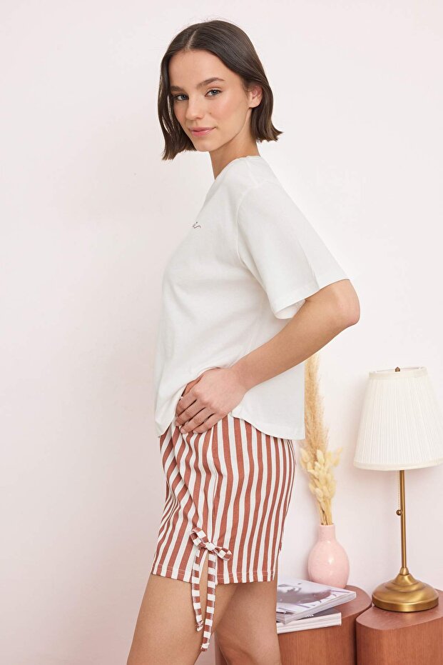 Ekru %100 Pamuklu Çizgili Bağlama Detaylı Şortlu Örme Pijama Takımı THMSS25PT00145 - 3