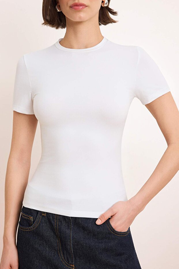 Ekru Düz Fitted Bisiklet Yaka Standart Kol Kısa Poliamid Örme T-Shirt TWOSS26TS00151 - 4