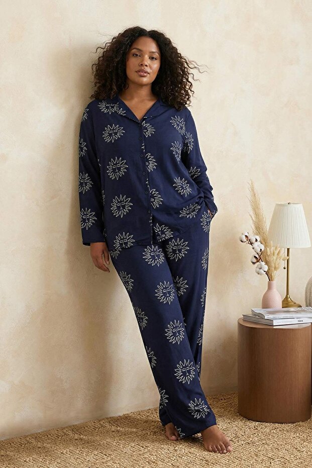 Güneş Desenli Viskon Dokuma Büyük Beden Pijama Takımı TBBAW26AI00013 - 2