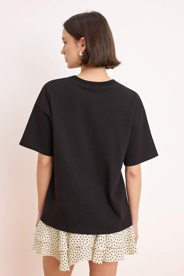 Siyah Slogan Oversize/Geniş Kalıp Düşük Kol Kısa Kollu %100 Pamuk Örme T-Shirt TWOSS26TS00118 - 4