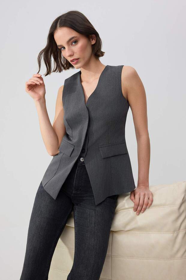 Trendyolmilla Wardrobe Essentials – Antrasit Vücuda Oturan Düğmeli Astarlı Yelek | TWOSS26YE00005 - 2