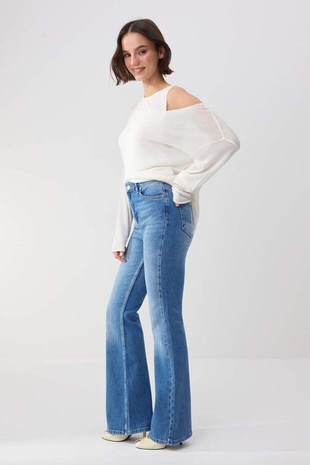 Trendyolmilla Wardrope Essentials Mavi DÖKÜMLÜ Yüksek Bel Orta Esnek Flare Jeans TWOSS26JE00106 - 2