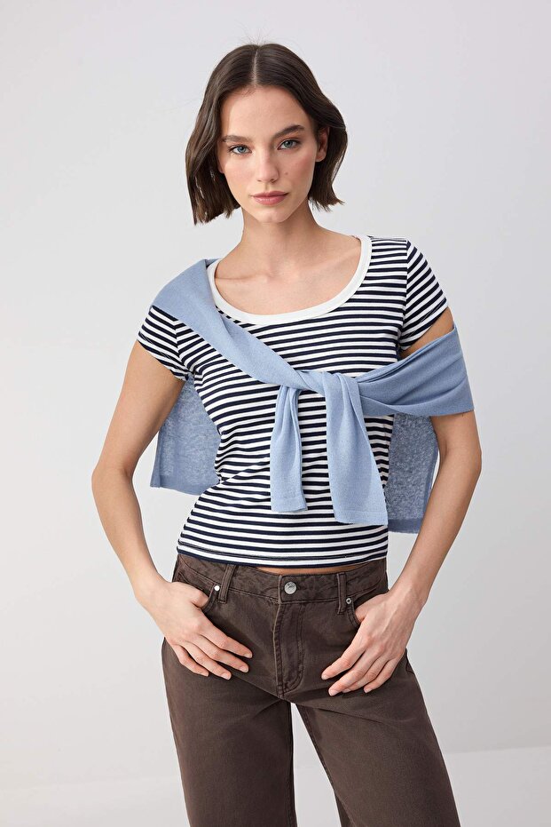 Wardrobe Essentials-Ekru Fitted/Vücuda Oturan Havuz Yaka Ay Kol Yumuşak Örme Bluz TWOSS26BZ00362