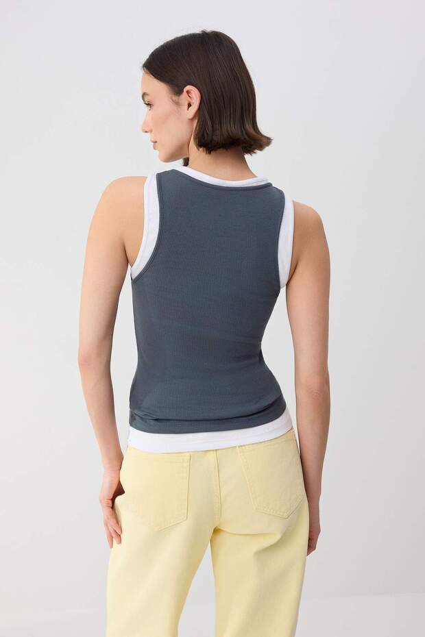 Wardrobe Essentials-Antrasit Çift Katlı Fitted/Vücuda Oturan Kolsuz Esnek Örme Atlet TWOSS26AL00009 - 4