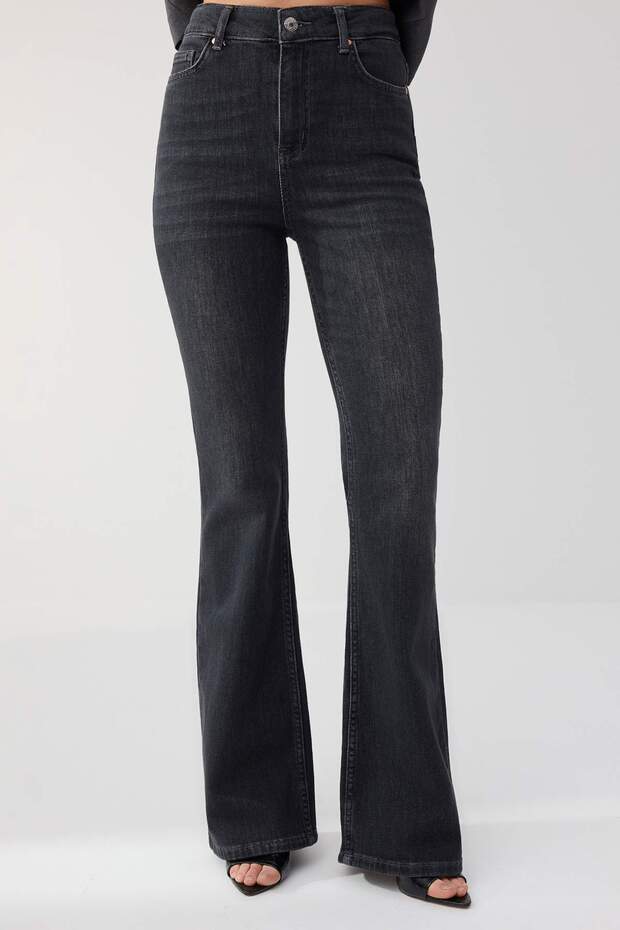 Trendyolmilla Wardrope Essentials Siyah DÖKÜMLÜ Yüksek Bel Orta Esnek Flare Jeans TWOSS26JE00106 - 3