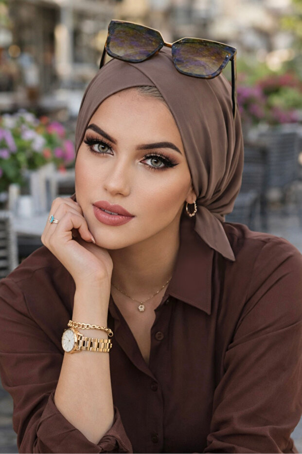 غطاء رأس متقاطع من فرو المنك