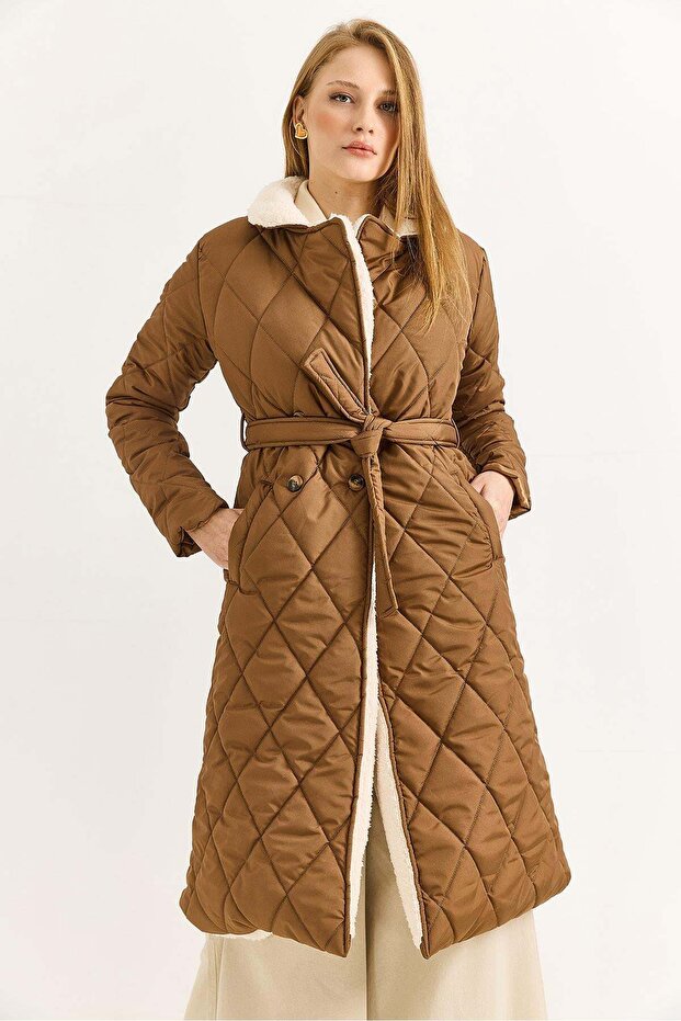 Women's Faux Fur Collar Buttoned Quilted Coat Brown