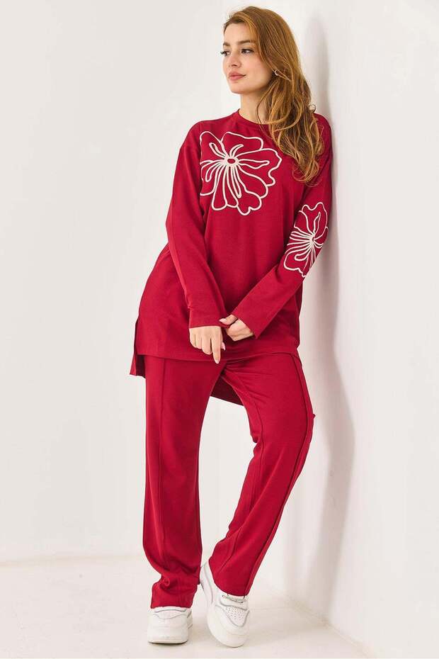 Women's crew neck embroidered tracksuit set - red