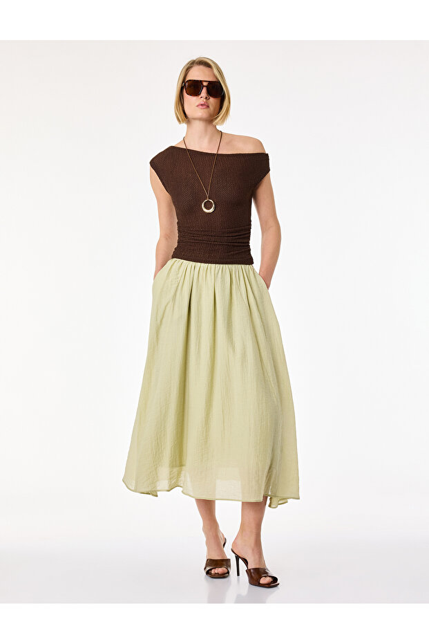 Viscose Fabric Pleated Detailed Bell Cut Midi Skirt with Pockets