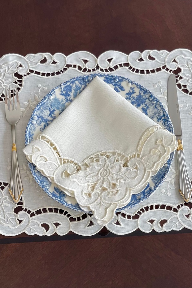 Set of 4 Perforated Serving Presentation Napkins. 38X38 cm Square. Rose Model (4 Pieces)