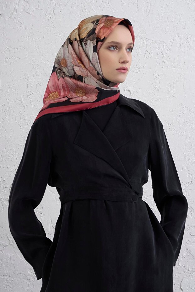 وشاح سيرا من الحرير الخالص 9403 - 01 نمط مختلط باللون الأحمر
