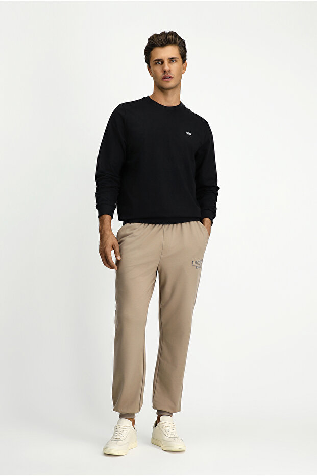 سويت شيرت أساسي مطرز بياقة دائرية وقصة عادية - 1