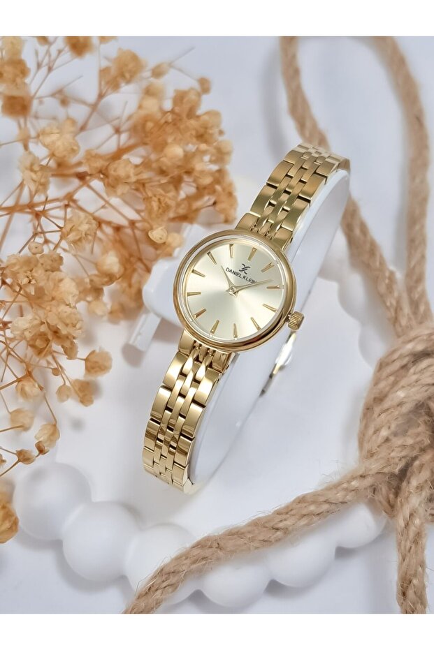 Dke.1.10874 Round Case Minimal Design Women Wrist Watch