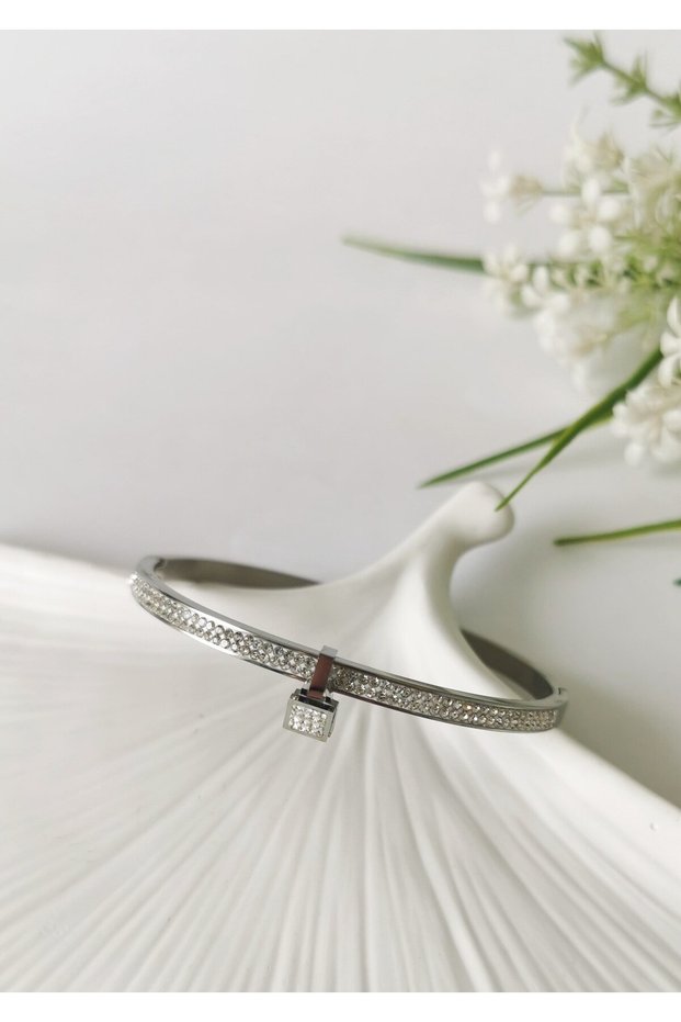 Locked women's steel handcuff bracelet