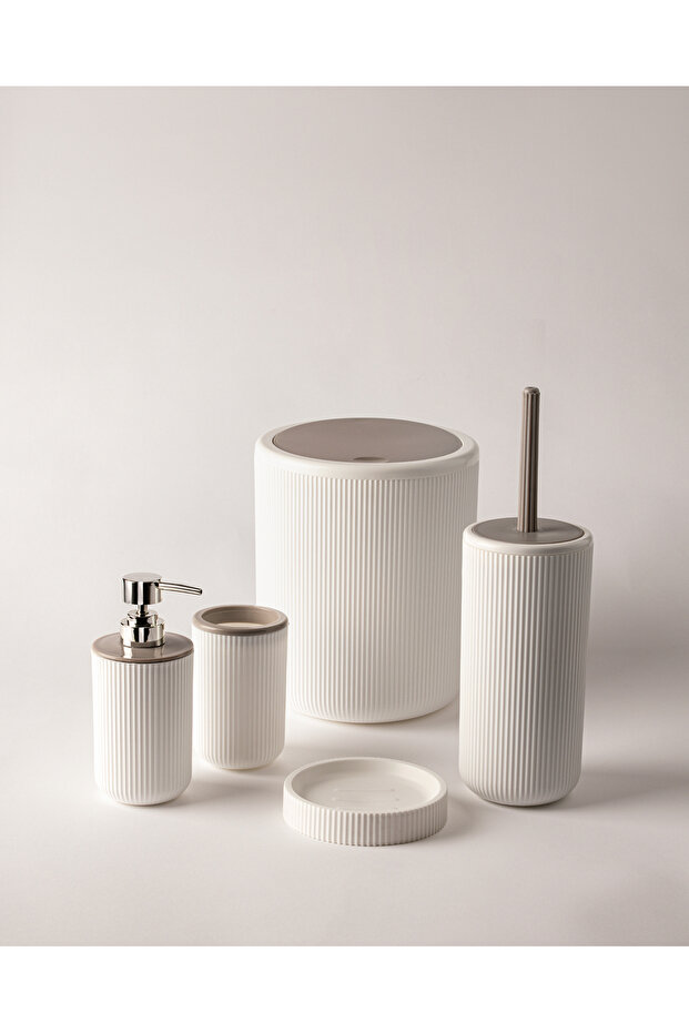Martre Lautre 5-Piece Bathroom Set - Soft Ecru & Adenya Basket