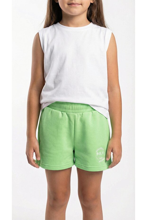 Devojčice, zelene šortseve - 1