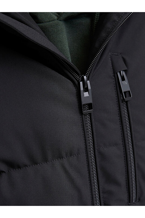 Black Solid Puffer Jacket - 7