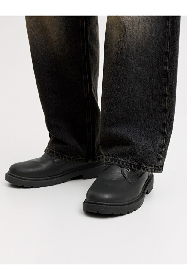 High-Top Lace Up Boots - 8