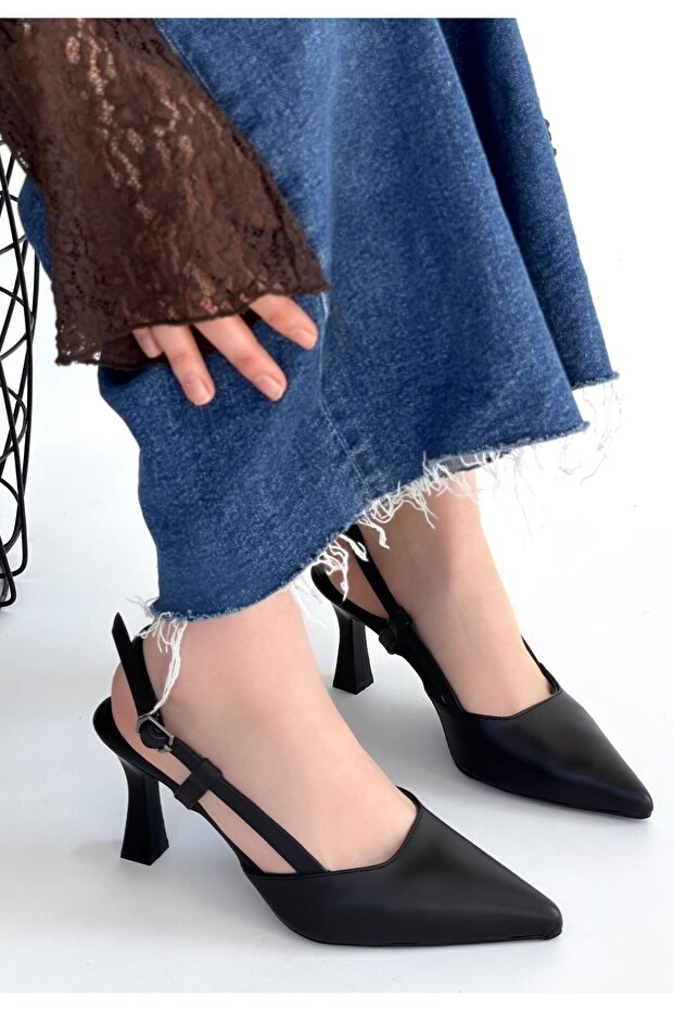 Hoost Black Skin Heeled Shoes