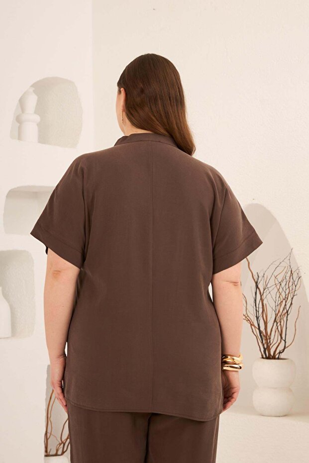 بلوزة بزر أمامي مقاس كبير قماش مودال لون بني - 4