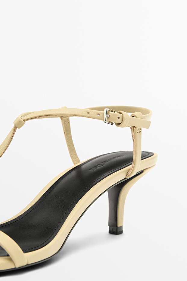 Bantlı orta boy topuklu sandalet - 5