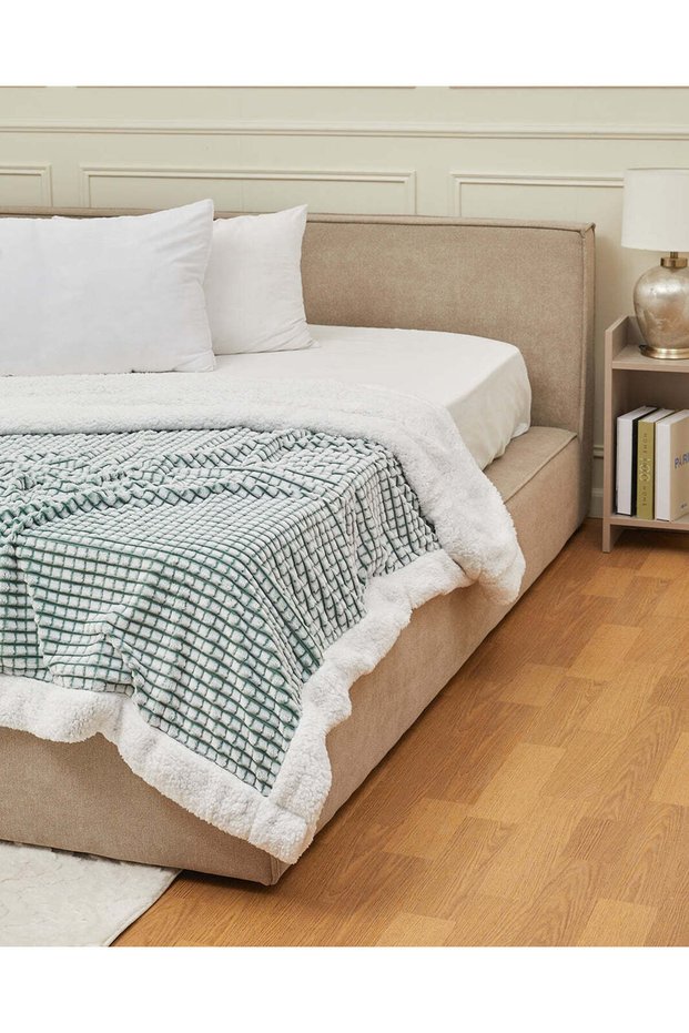 Green Blanket With Sherpa (Single Size)