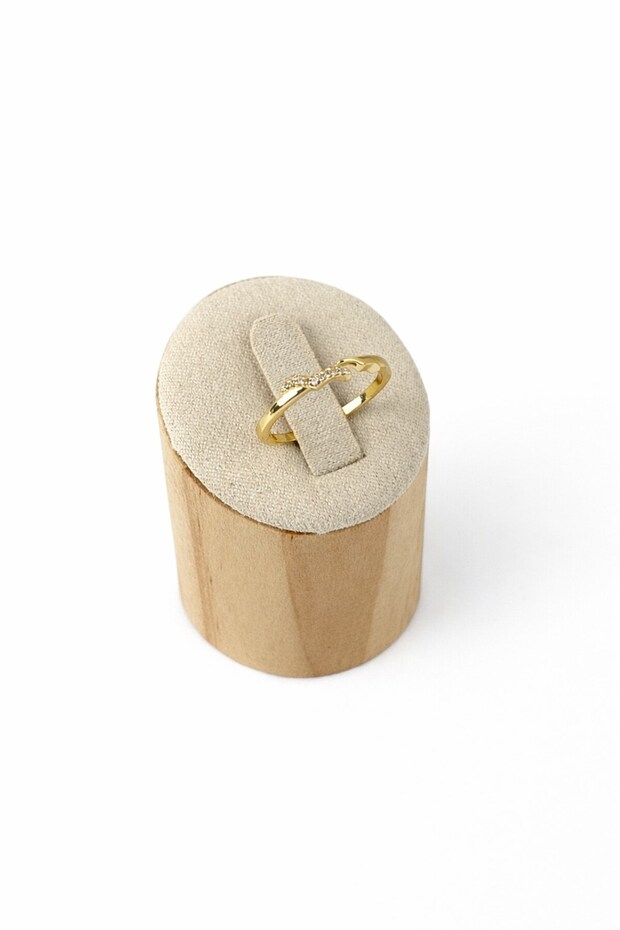 Ring with Stones and Plate Appearance