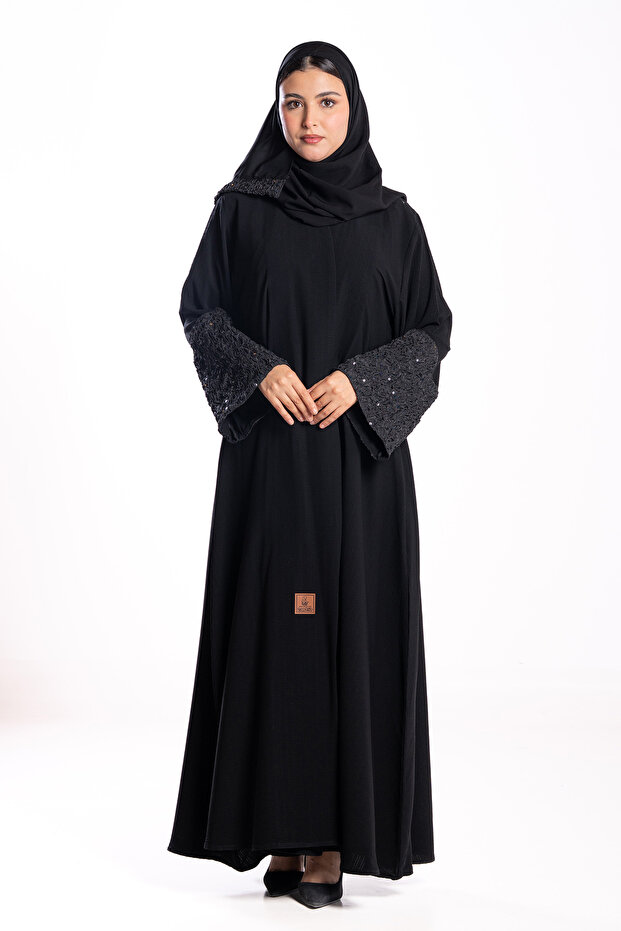 عباية عذاري باللون الأسود