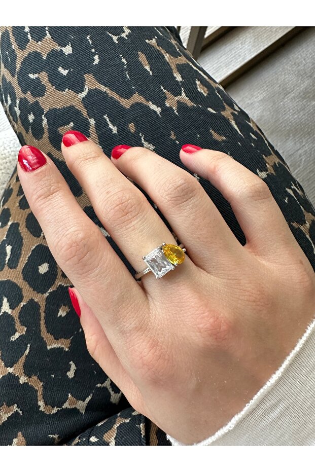 خاتم فضي اللون أصفر اللون من نوع تي مرصّع بالأحجار - 3