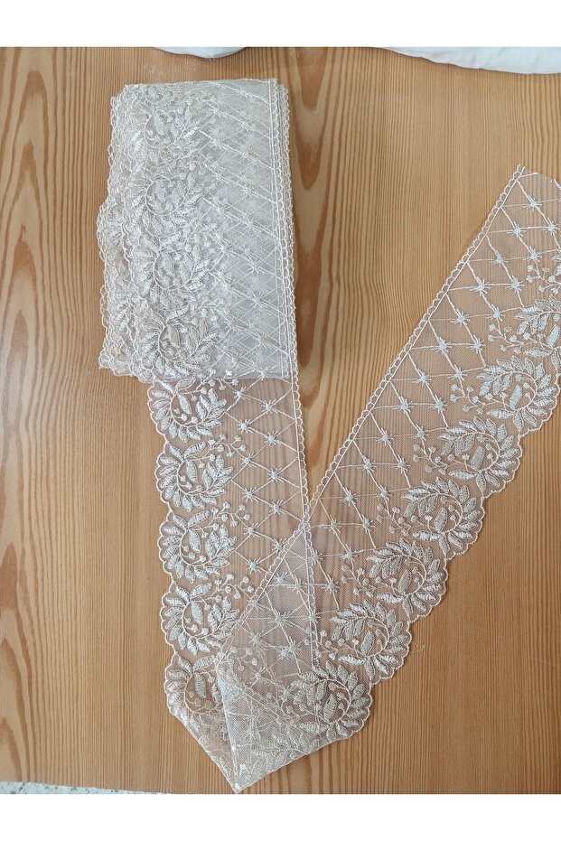 Tulle Lace Eyelet Embroidery Guipure - 8.40 Mt (1 Roll)