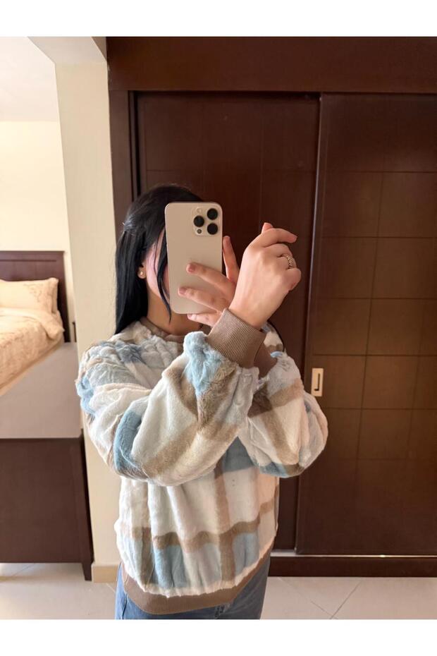 Warm plaid sweater - 1