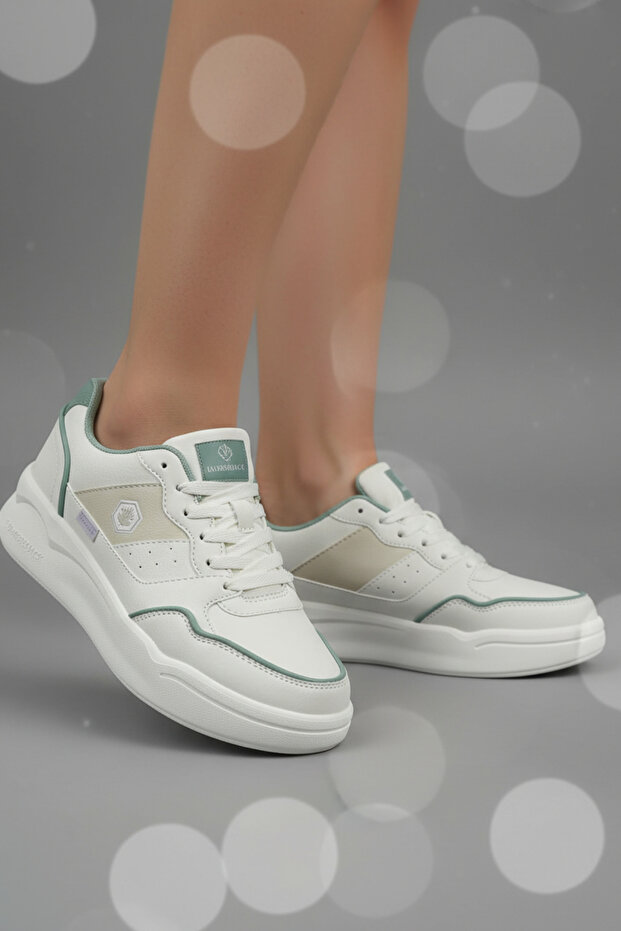 A1541 White Woman Sneakers