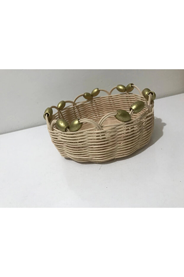 مرصّع بالخرز سلة صغيرة من الخيزران