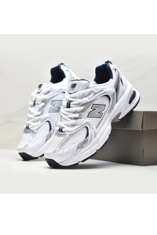 حذاء رياضي Nb Runnig باللون الأبيض والأزرق الداكن