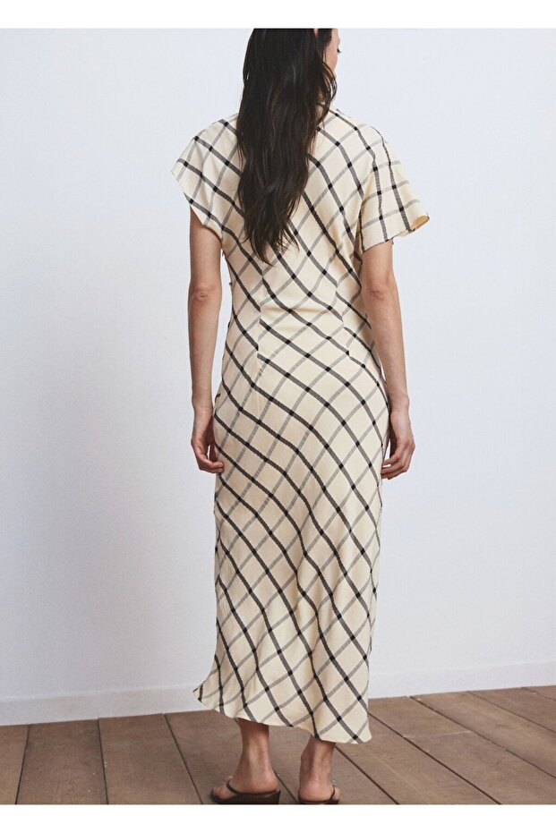 Drape yaka ekoseli elbise - 4