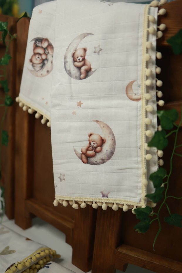 100% Cotton . Double-Layer Muslin Baby with Pompom on the Edge Patterned Si Blanket