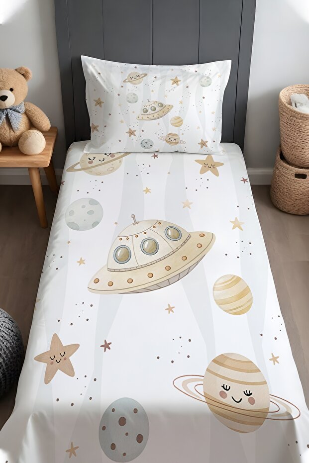 Space Travelers Patterned Bedspread and Pillowcase